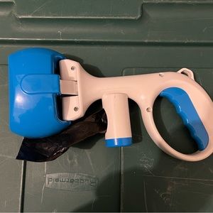 Dog pooper pickup with bags